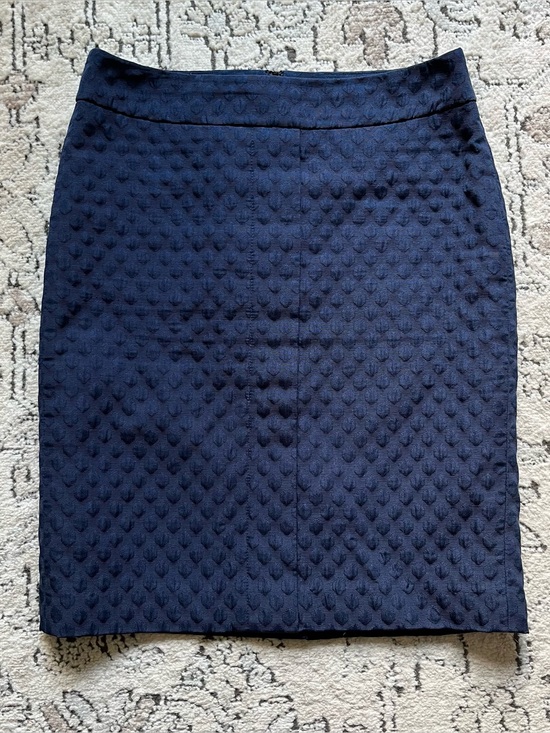 Dresses & Skirts - Talbots Quilted Dot Pattern Navy Blue Pencil Skirt Size 2 Petite
